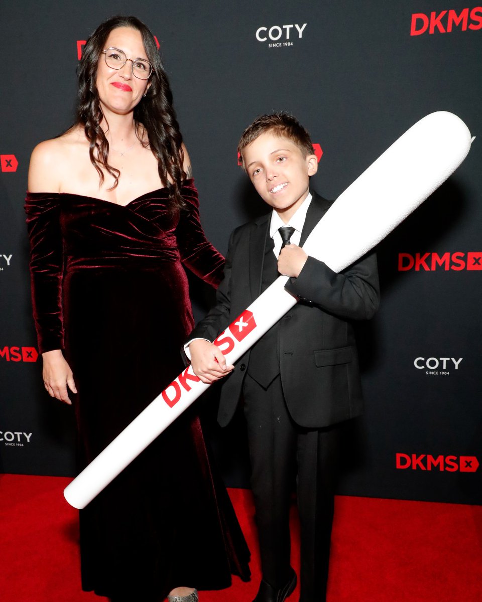 DKMS_us's tweet photo. The Giant Swab hit the red carpet 📸 https://t.co/yqKihTlugu