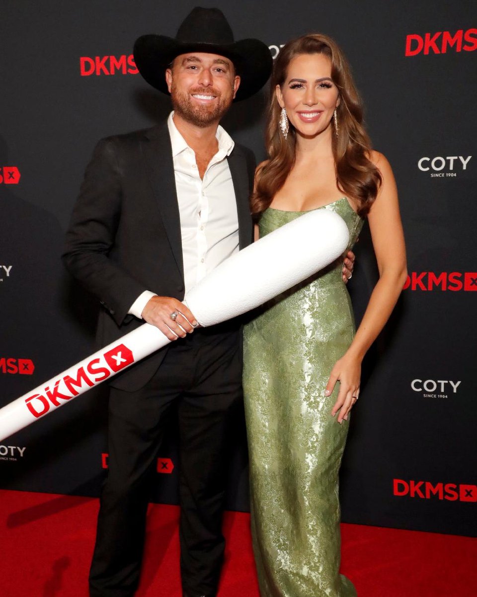 DKMS_us's tweet photo. The Giant Swab hit the red carpet 📸 https://t.co/yqKihTlugu