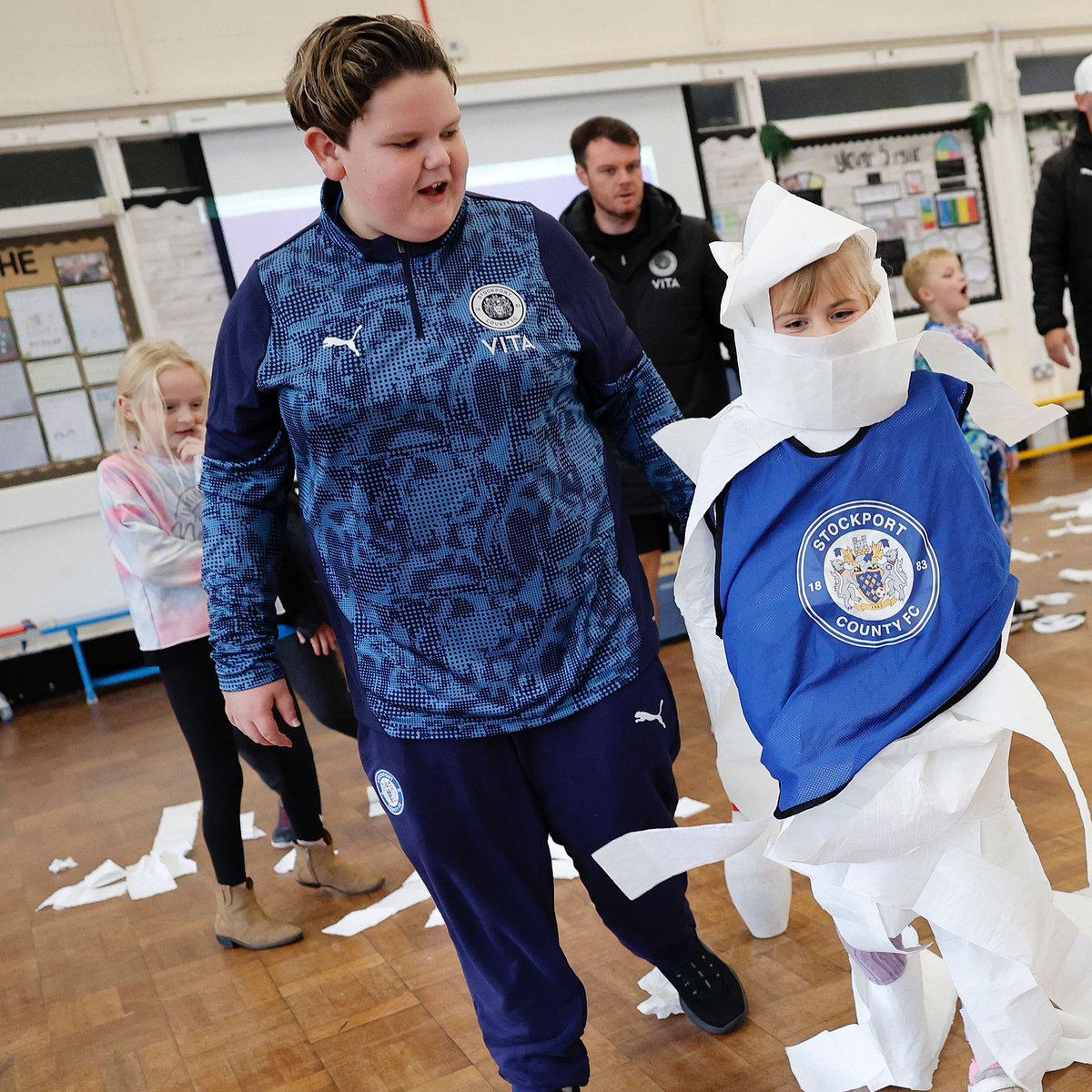 SCFCCommunity's tweet photo. 🎃 Halloween half term HAF!

Children: Wed 28 &amp; Thu 29 Oct, 10am-3pm at Dial Park Primary. Rock climbing, archery, Halloween games, lunch and prizes included.

Teen HAF: Mon 26 &amp; Tue 27 Oct, escape room in Stockport. Only 10 spaces!
Book now 👇

Book via https://t.co/wbJwVGjvz3 https://t.co/z7D7vzGIet