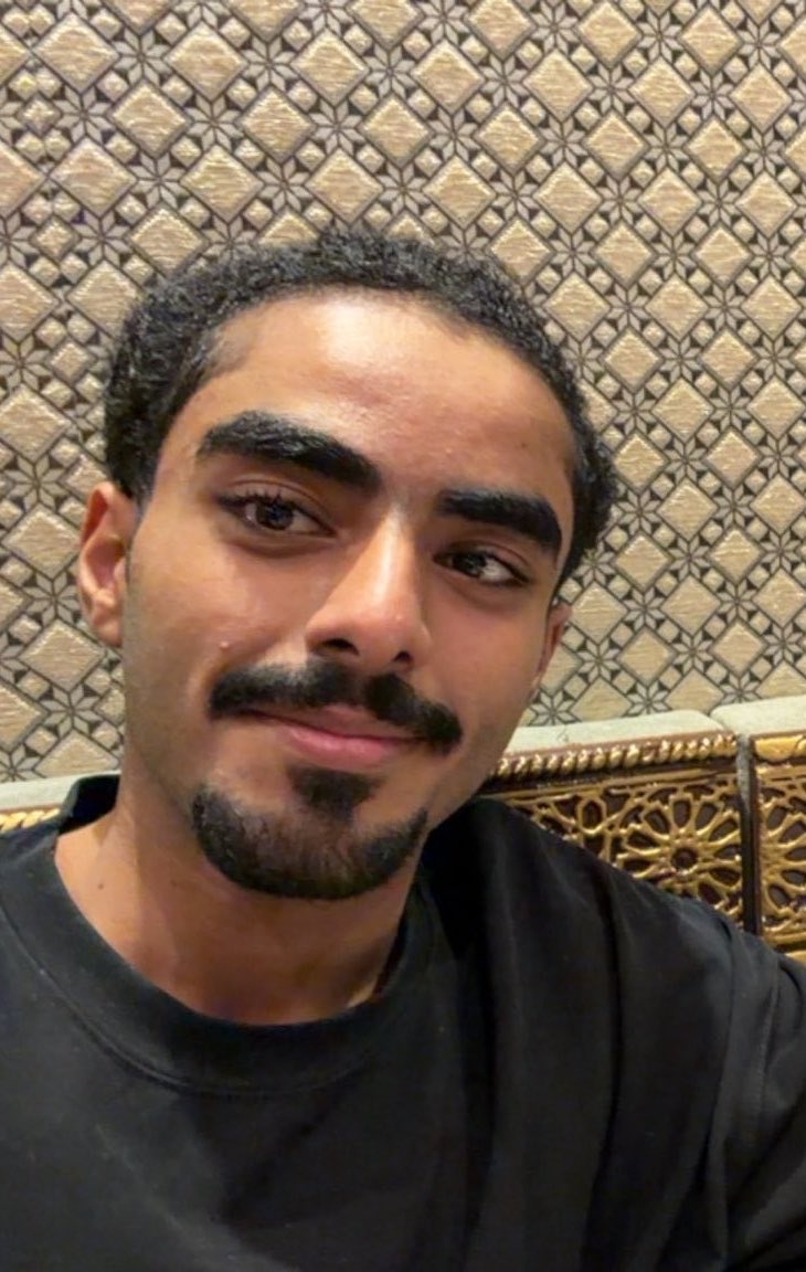 HamdaMaq's tweet photo. لا تلومونهم على الفضاوة الحوثي حابسنهم في البيت من الرعب حتى اشغالهم ومدارسهم عن بعد و99% بطالية 😂😂😂😂

الخلفية يعنني وطني واحب الامير وهو ناوي ينقلب عليه لانه ضده 😜 ههههههه https://t.co/6naYZhWJUL