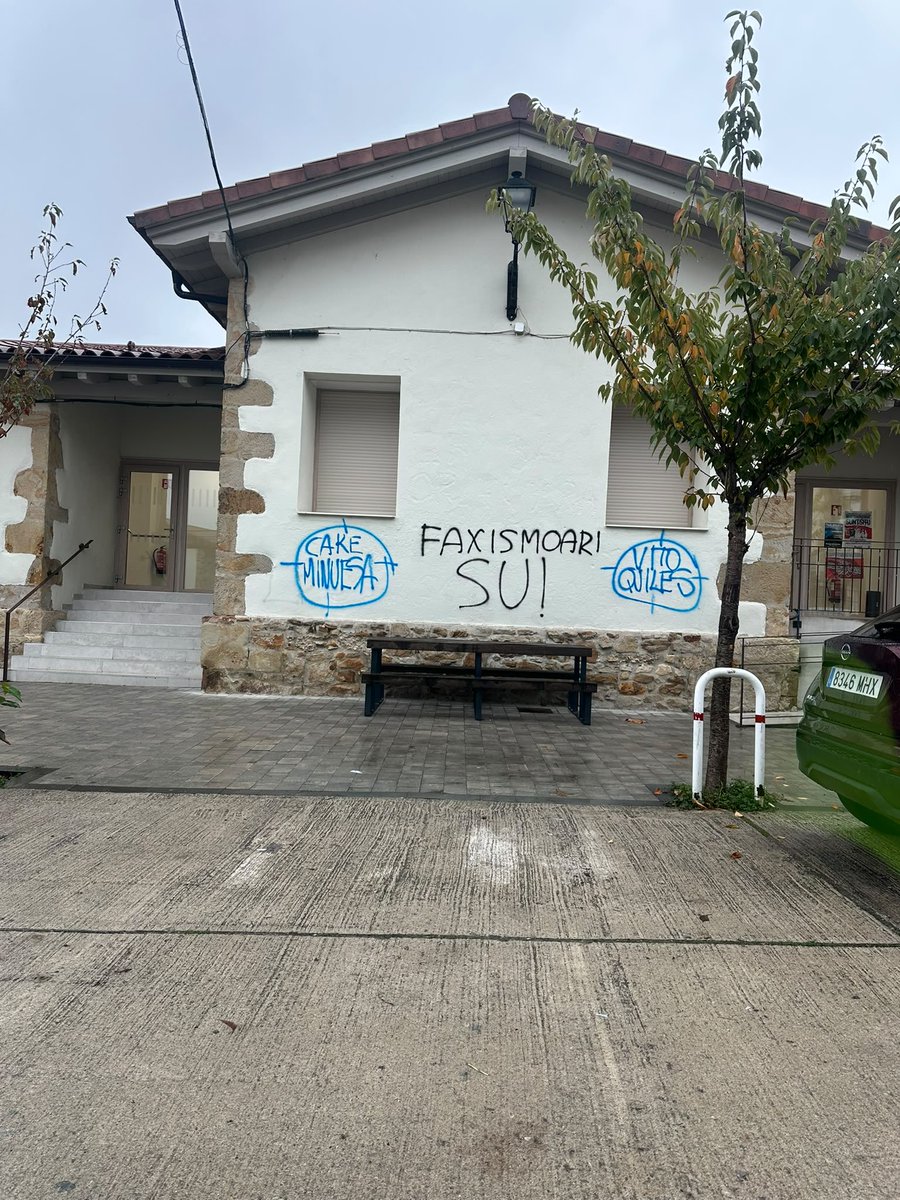 cakealatake's tweet photo. Ponerte en la Diana solo lo hacen los terroristas.

Para los que dicen que ETA ha desaparecido, mirad las amenazas en Arbizu, NAVARRA. https://t.co/buKNmLz0ry