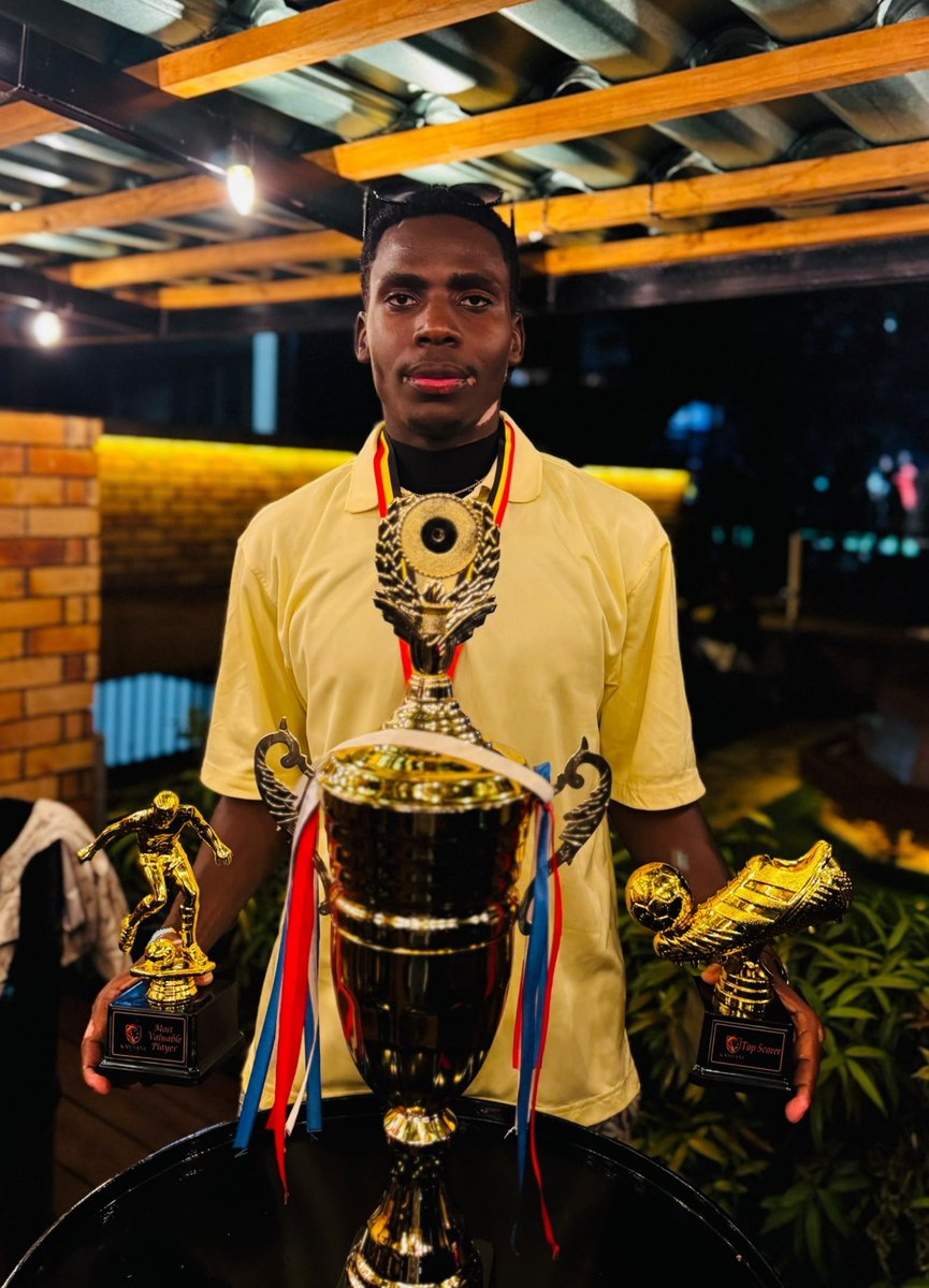 pedro__joze's tweet photo. We played some fubol over the weekend with the boys..@Kashani_FC
Gala champions✅🏅no goal conceded.. 
MVP✅🏅Joint top scorer✅🎖️ https://t.co/fWxUnkC5VL