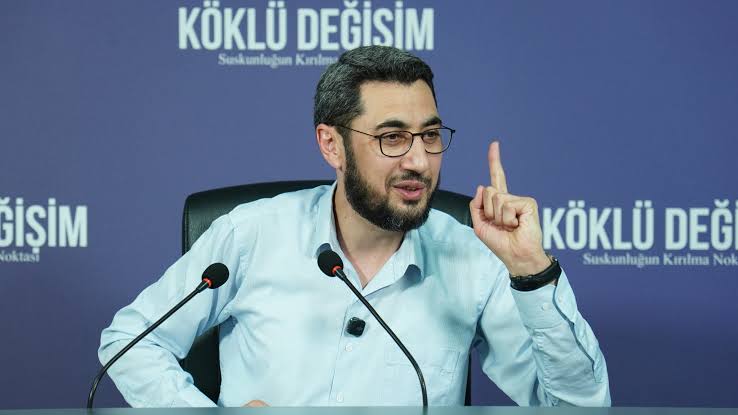 _tevhidgundemi's tweet photo. 🔴 SON DAKİKA

🔻Türk devletleri arasında İsrail ile en iyi ilişkilere sahip olan Aliyev rejimi, tesettür yasağını eleştiren bazı Türk vatandaşları hakkında 'uluslararası yakalama kararı’ çıkardı; 

— Özgür-Der Genel Başkanı Rıdvan Kaya
— İlahiyatçı Abdullah İmamoğlu
— Ahmet Şanlı
— Fahrettin Taşkaya Saral
— Abdurrahman Tumer
— Alparslan Tanrıkulu
— Fatih Tezcan