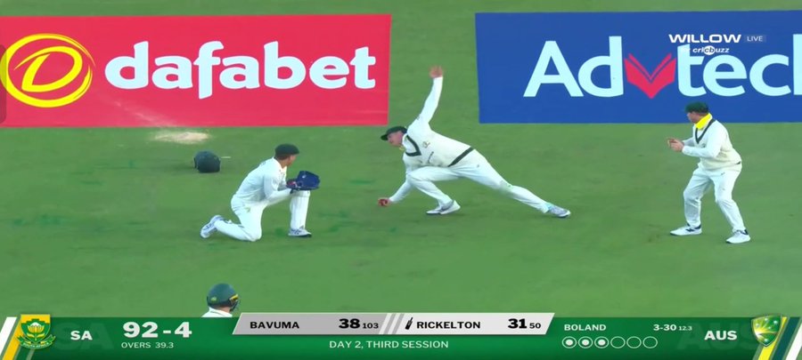AryanGoel101922's tweet photo. What A Stunner By Matt Renshaw. Ryan Rickelton Gone And The Partnership Is Broken. Australia All Over South Africa https://t.co/XamSFRnVfm