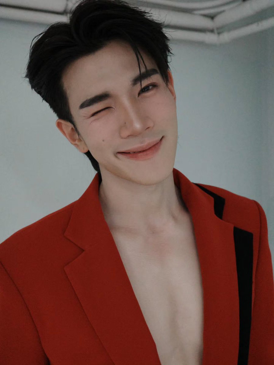 nongsiii's tweet photo. you’re so cute today too 🤏🏻🤏🏻

12 YEARS SEPHORA WITH FOURTH 
#SEPHORAxFOURTH
#Fourthnattawat #โฟร์ทณัฐวรรธน์ https://t.co/nUEDHvcyrc