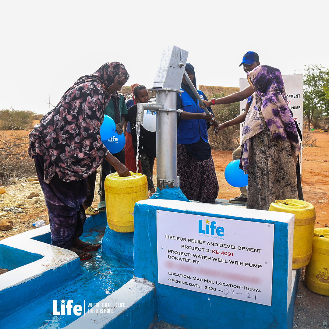 LIFEforRELIEF's tweet photo. This well in Kenya brings continuous water right into the center of the village, giving families their time, safety, and health back.
Bring safe drinking water to people in need :
🔗 https://t.co/Z4GFa7WuCX
Life for Relief and Development
#Kenya #CleanWater #freshwater https://t.co/Yb9tJHU2aZ