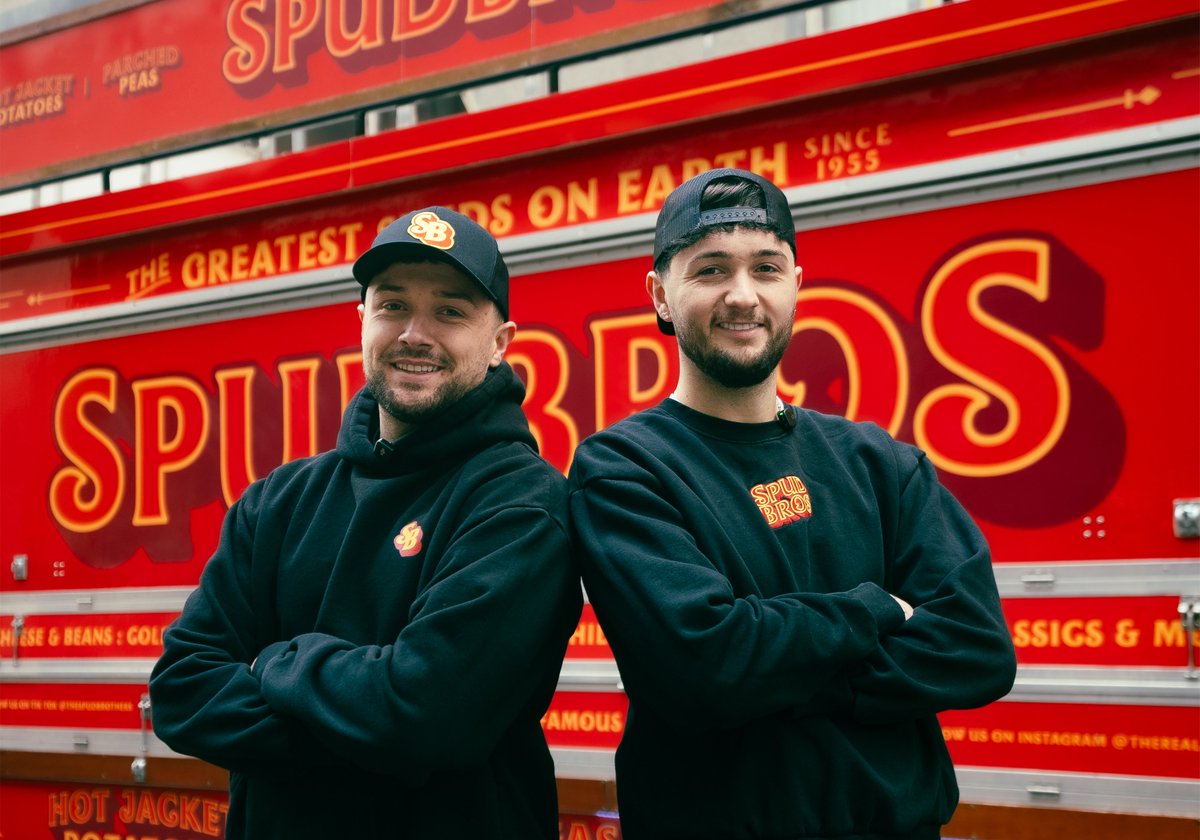 Dag_RedFC's tweet photo. We’re delighted to welcome @thespudbrothers to Victoria Road for Saturday’s game against Chesham, serving up their infamous Spuds! 🥔

Get your £1 ticket and be part of the day ⤵️
https://t.co/drsnt3MqY1 https://t.co/Vk36aFMK3c