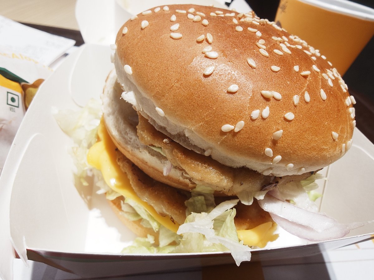 inushins's tweet photo. インドきた。
牛が食えないインドのマハラジャマック。 https://t.co/Z4hEZ1tk1I
