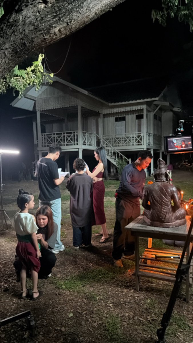 pattywoo3's tweet photo. กำกับเองเลยซีนนี้ @First_chanan  ผู้กำกับจำเป็น 👏🏼 

KHOM KHLANG EP7
#ข่มขลังตอนที่7 https://t.co/zSaTwStZwy