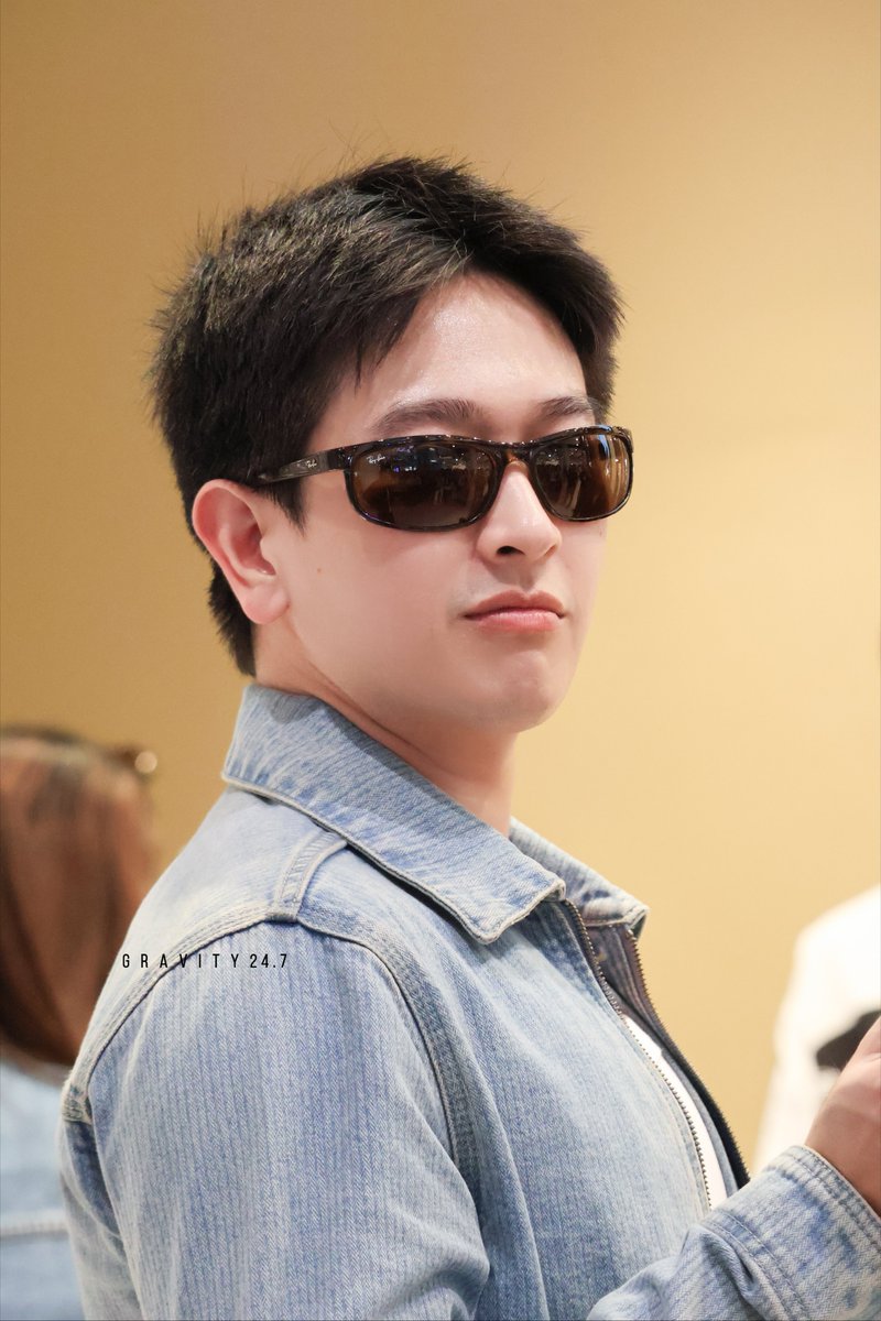 gravity24's tweet photo. พี่เท่หรือไม่ 😎 #เสือไงเสือเอง 
#MelodyOfLife17  

@osuaro2 https://t.co/uOJH3laGnf