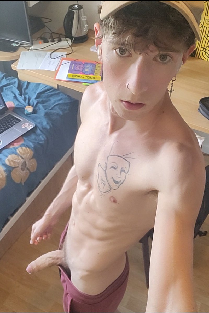 Aydenlac's tweet photo. be honest… how long would you last with me? 👀 https://t.co/IrUVMUvYS6