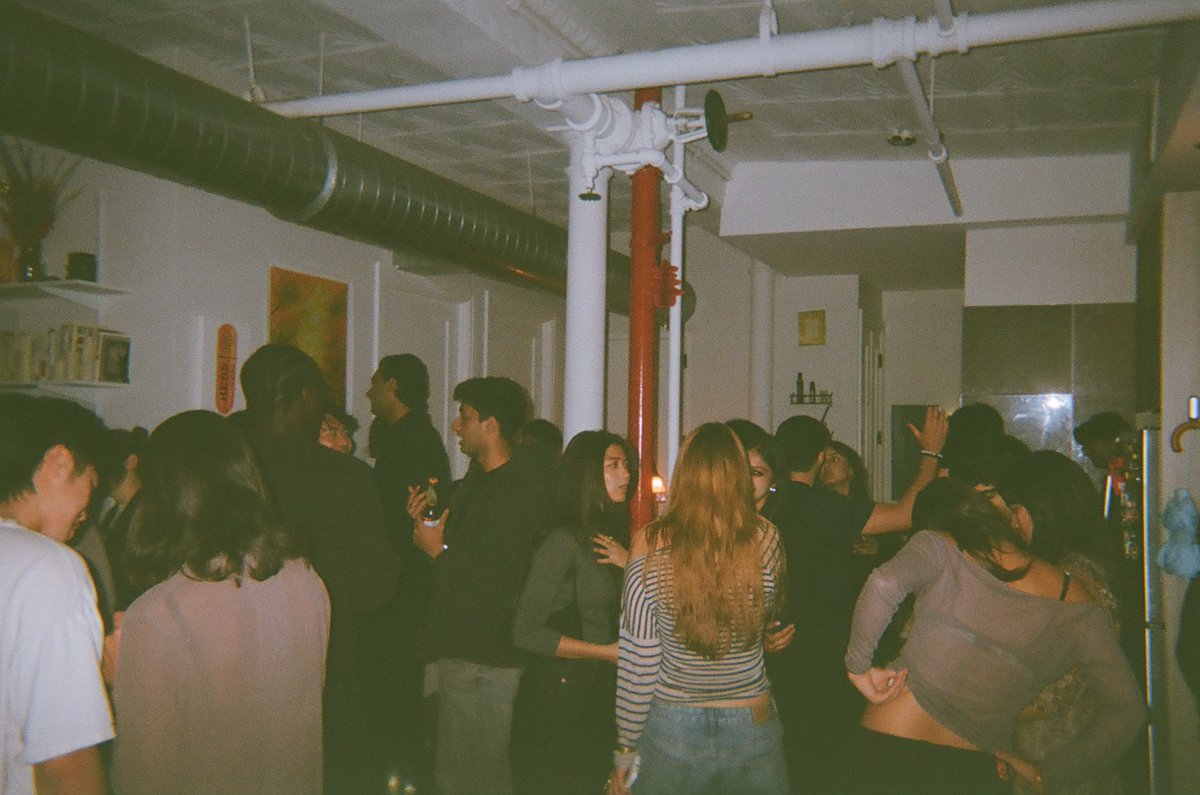 jonaasw1's tweet photo. We're bringing together 50 of the best founders &amp; engineers in one room.

Thursday, 10/22. 7pm. NYC.

Poker, chess, mahjong, cards, food + drinks. 

We're opening a few spots to meet prospective members - come hang! https://t.co/Jx8tSOug5d