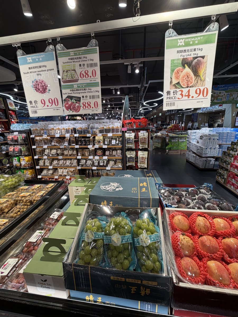 truc_ak_'s tweet photo. Shine Muscat was developed in Japan, yet it’s sold as a Chinese product overseas. I wonder how many people know its origins…

I hope the Japanese government will do more to protect Japanese farmers and their hard work．

#シャインマスカット 
#中国 https://t.co/glWlBDerd6