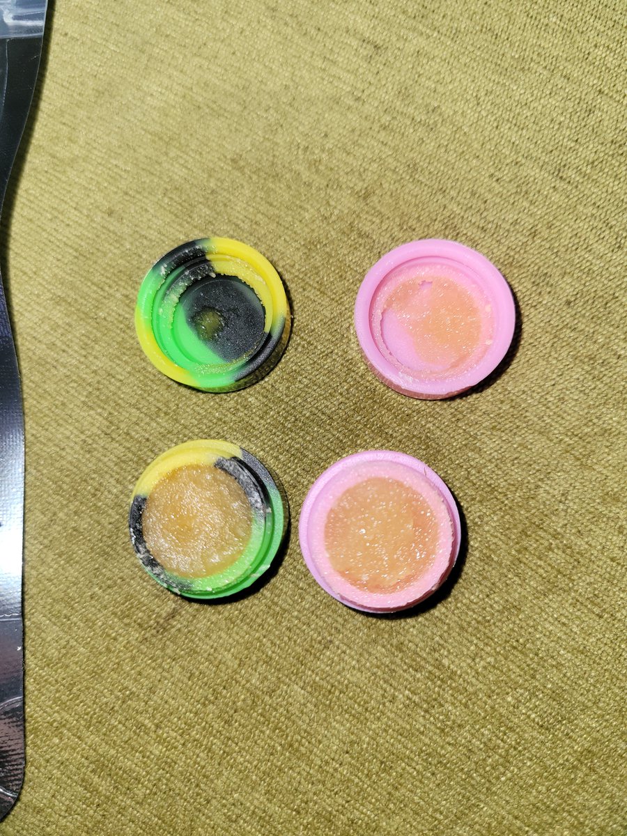 Random_Red's tweet photo. My order from @NativeLifeB came in 😍😍
Im sooo ready to dab my lil heart out 🫶💚🦄💨💨 https://t.co/fmrtx0hzQI