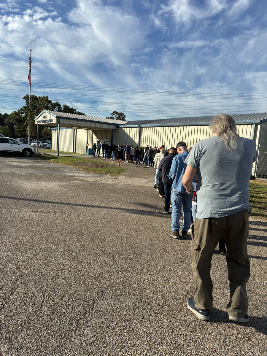 ScottPresler's tweet photo. OH MY GOSH! 

Lots of men voting early in person in red Montgomery County, Texas. 

This is good for @KenPaxtonTX. 

Keep going! https://t.co/9f8g20X57k