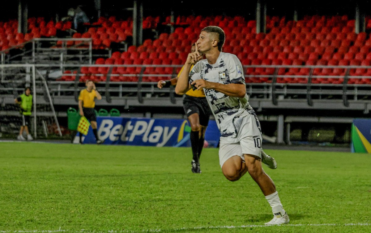 AtleticoFCSA's tweet photo. 📸💙💛 ¡Postales de un clásico memorable! 🔥⚽
Imágenes de la victoria ante Boca Juniors de Cali por la Fecha 13 del Torneo BetPlay Dimayor 2-2026.
#AtléticoFCDeCali #AzulYOro #SomosTodos https://t.co/xsLWxWKJQW
