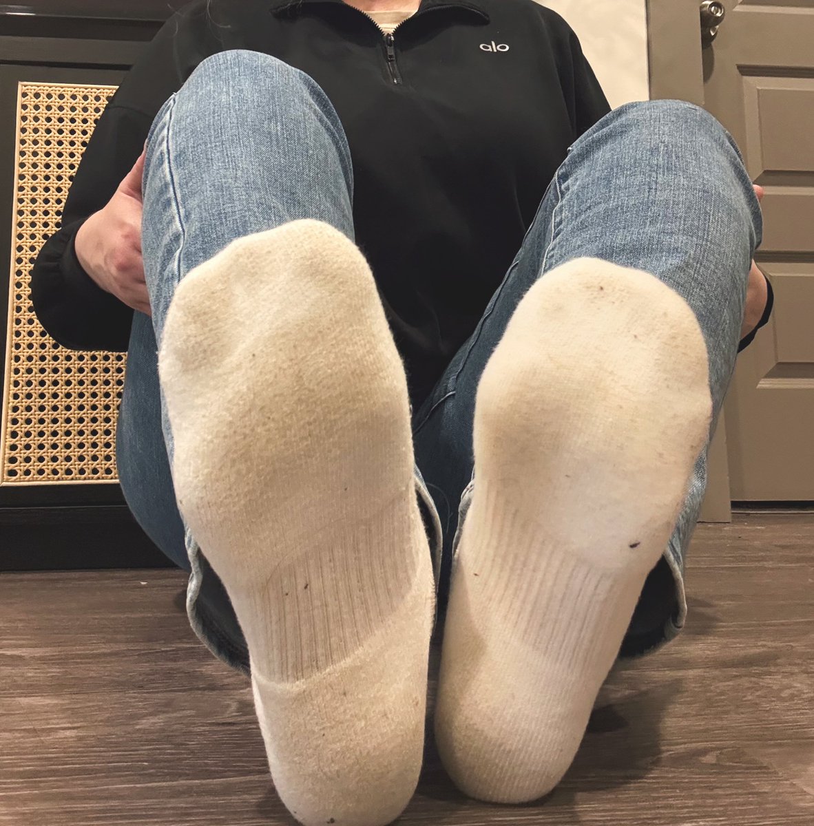 MsSerenasSocks's tweet photo. Just a girl in her white socks, casually testing your attention span… how’s it going? 🤍🎀👀 https://t.co/FxGmeV5CZy