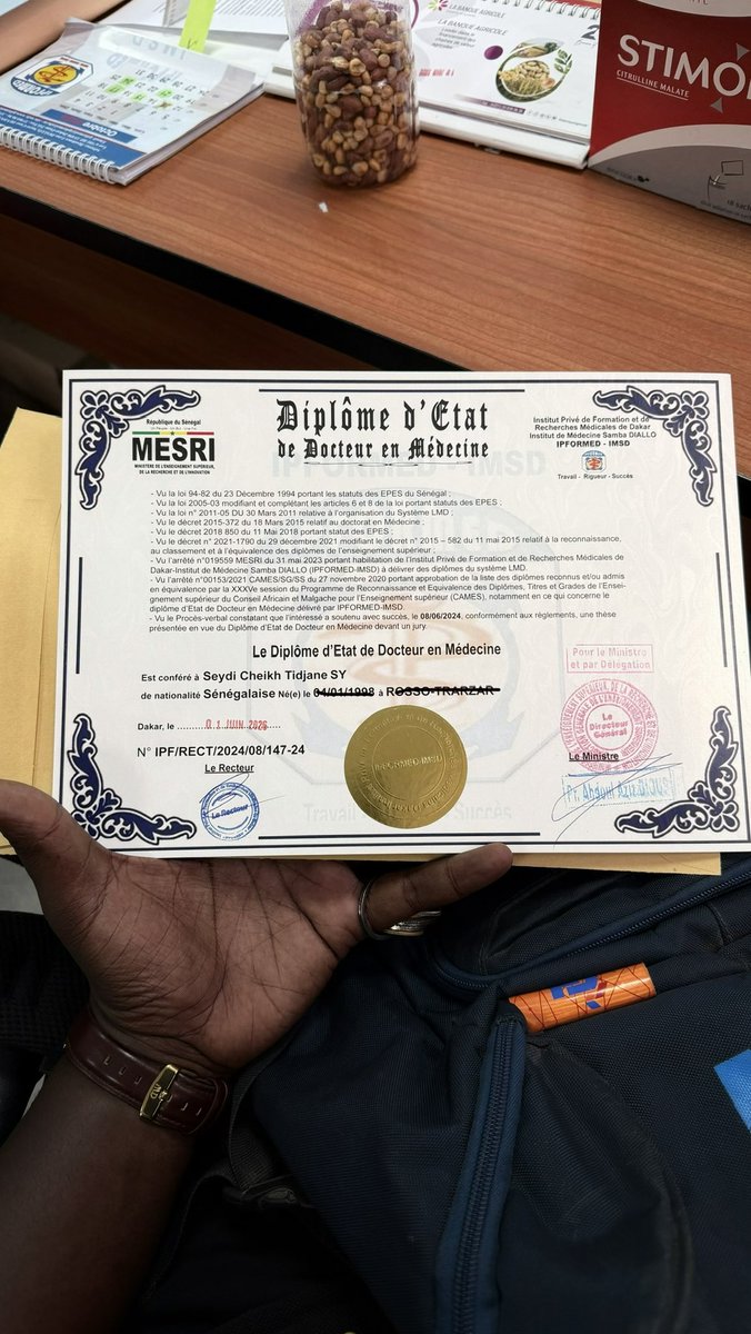 SeydiSy9's tweet photo. ALHAMDOULILAH, J’ai récupéré mon diplôme de médecin, après de longues années. 

Ce n’est pas seulement un papier, c’est le reflet d’un parcours incroyable : celui d’un enfant, d’un étudiant, d’un malade, d’un survivant, d’un homme qui a perdu son père et qui continue d’avancer. https://t.co/ICOBIKEuHO
