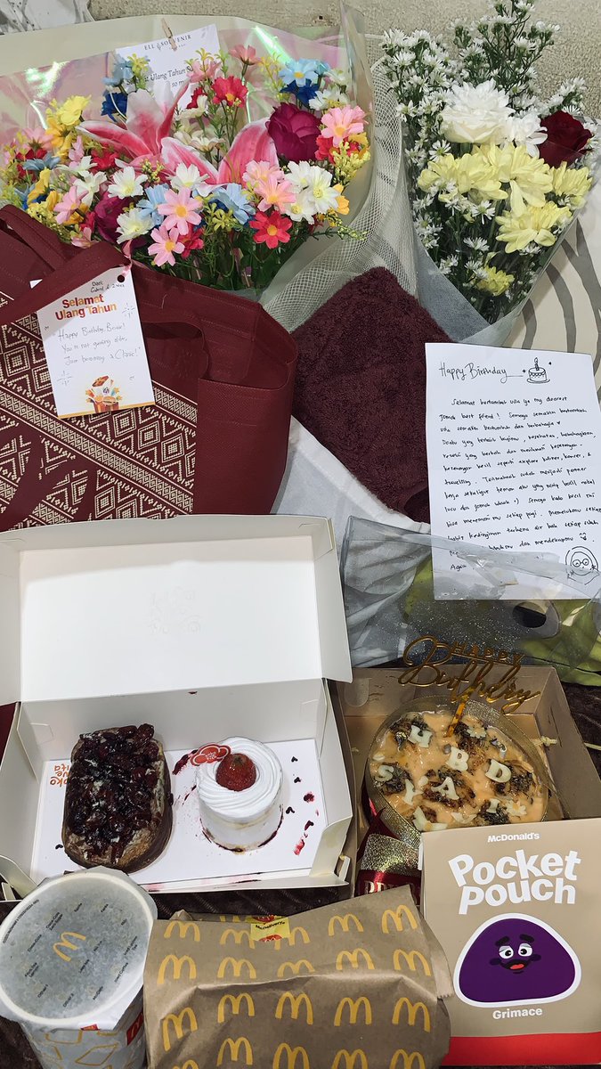 sapiiscow's tweet photo. happiest birthday ever 🫶🏻 https://t.co/yyJxsuqcAk
