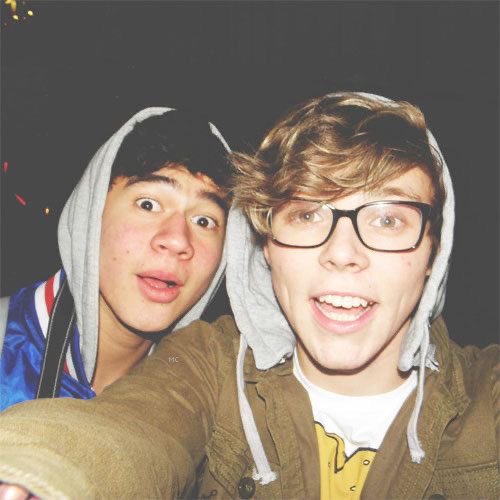 ashtons_flower_'s tweet photo. Your favorite cashton girl is here 😌😌😌 @bashsist @dailycthafi https://t.co/3i0UEe5L7H