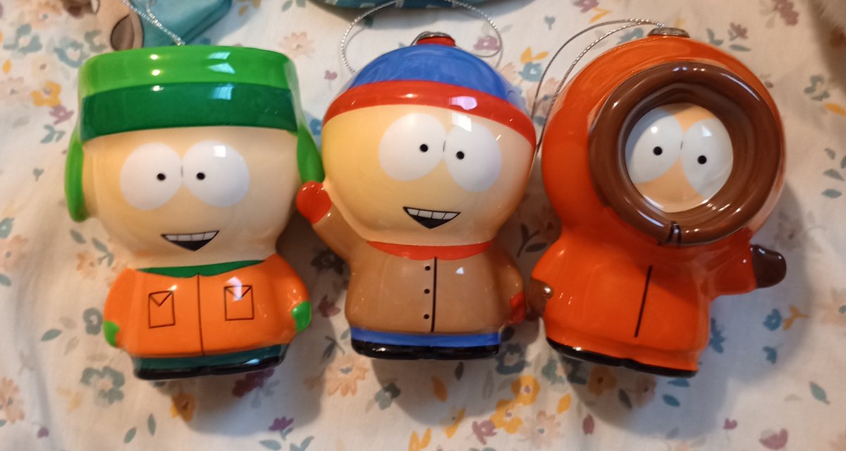 sleeping_g1antz's tweet photo. Hi I got. Soth park ornaments. I do not like that stans arm is connected to his face with a lump of flesh. It. Makes me very uncomfortable. But they are Really Cute ok ❤️❤️❤️❤️❤️❤️ https://t.co/k8MxdWPKlP