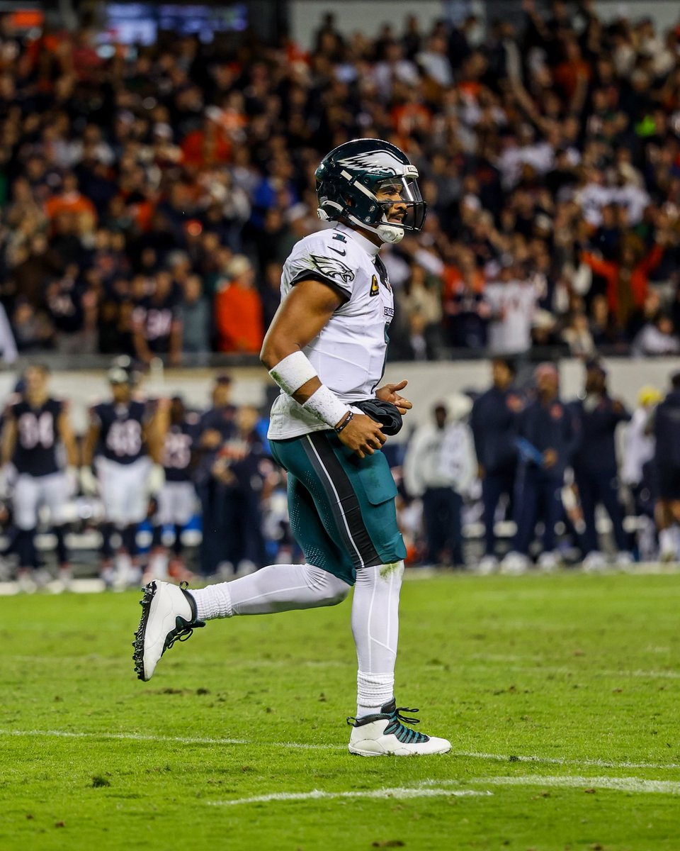 DillyPhilly215's tweet photo. Heavenly Father, we lift Jalen Hurts up to You during this difficult time. Please watch over him, protect him and surround him with Your healing presence. Give him patience through the challenges ahead, strength for the days that feel heavy and peace as he works toward getting back to himself.

Please cover his loved ones with comfort and courage and give them the reassurance they need as they stand beside him through this journey. May Jalen feel the love, prayers and support of everyone wishing him well. Let his recovery be filled with progress, renewed strength and blessings at every step.

In Your name, we pray. Amen🙏🏽💚

#FlyEaglesFly