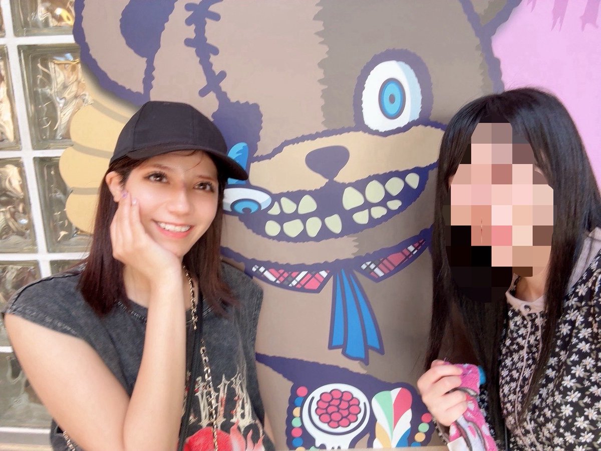 y01083695's tweet photo. 本厄やばい、、、泣。でもハミクマちゃんお初で会えてレオン様に会えてユニバ楽しかった🎶トラックのタイヤ高速で転がってて新車擦りましたが、、、 https://t.co/RVTwGwT0ps