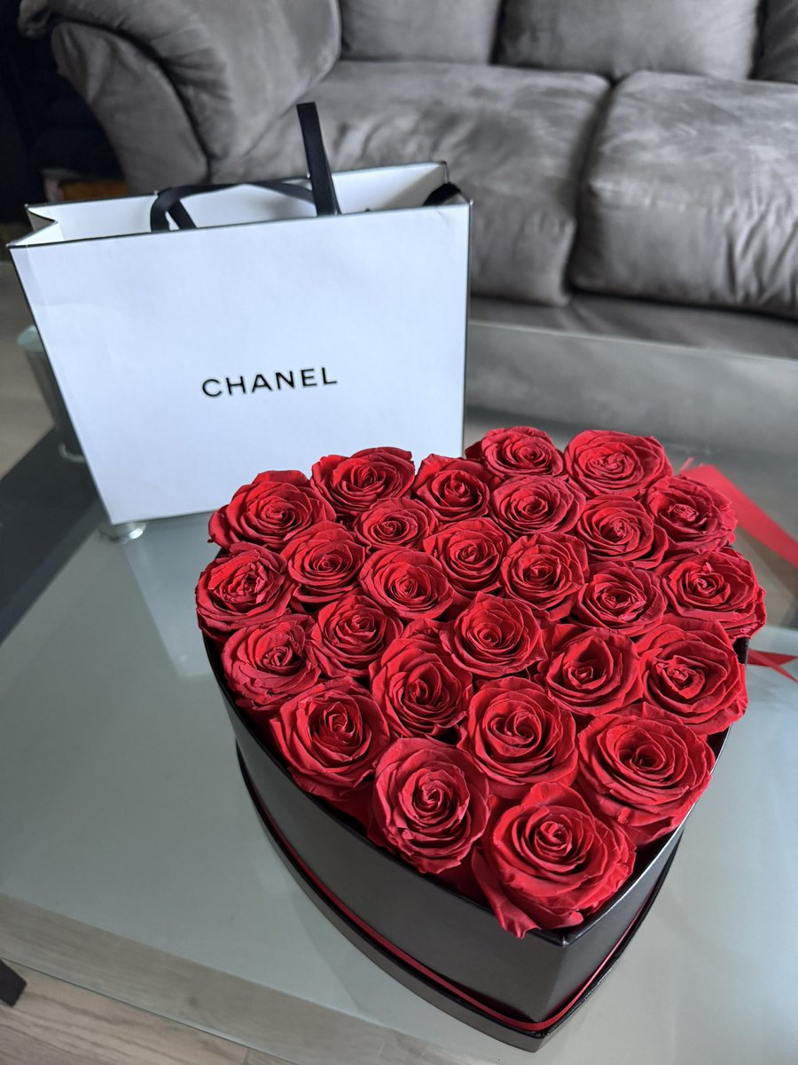 jaytheemenace's tweet photo. Call me spoiled 🤷🏽‍♂️❤️ #datenight https://t.co/RA8Q7IcYyS