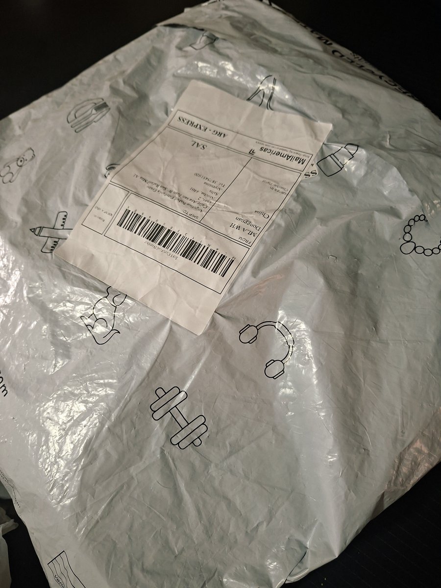 threyal's tweet photo. Hoy llegó el pedido de shein para hacer las freebies YA ESTAMOS YA ESTAMOSSSSSSSS LA VIDA ES BELLAAAAAA https://t.co/hE2K5icBxg