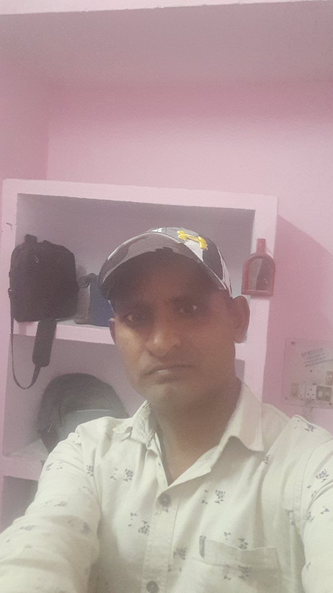 ChoudharyBechan's tweet photo. चेहरे पर सादगी, आँखों में जुनून 😎🧢
हम जैसे हैं, वैसे ही बवाल हैं 💯
#CapBoy #WhiteShirt #DesiLook #RoomSelfie #SimpleBoy #AttitudeMode #SelfieTime #StylishLook #DesiMunda #ApnaStyle #NoFilter #RealBoy #ViralPhoto https://t.co/KdWV16nYBN