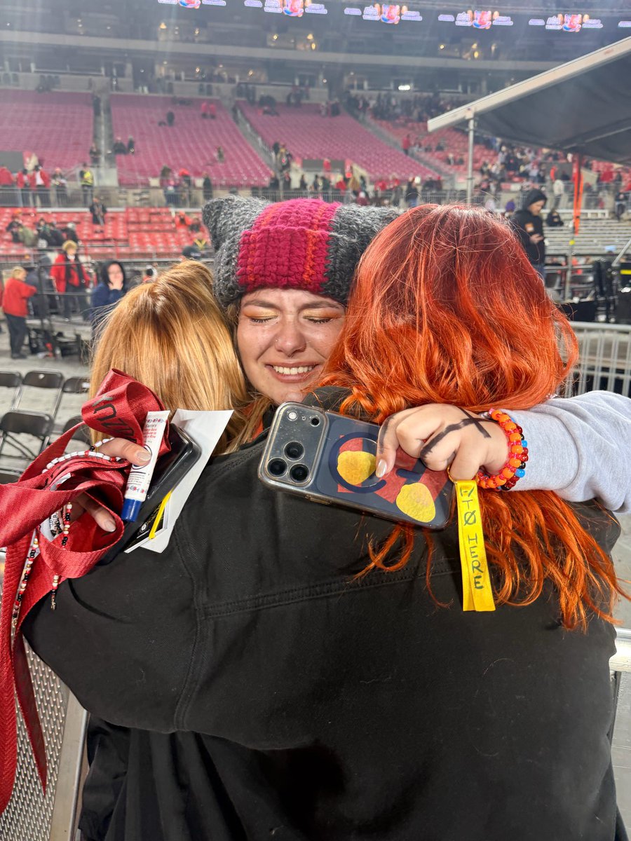 blurrykace's tweet photo. this picture @_therunandchlo took of @brooke_inforest @yelllowdashes and me makes me so emotional 
i love you guys so much https://t.co/amAguL4h9x