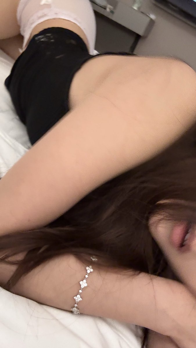 Mimi9ap's tweet photo. 好女人上天堂，坏女人上你床，你觉得我是好女人还是坏女人 https://t.co/HyeeW4VlDj