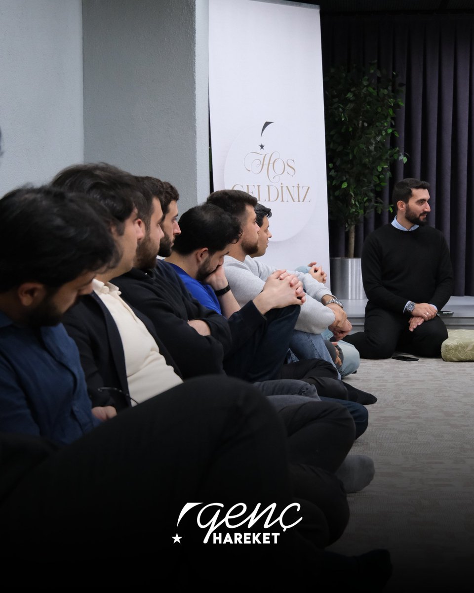 genchareket's tweet photo. Tanışmak, kardeş olmak, birleşmek ve Müslümanca yaşamak.

Genç Hareket teşkilatı ve birimleriyle genel merkezimizde bir araya geldik. Büyüyen ve gelişen ekibimizle birbirimizi daha yakından tanıdık, kardeşlik bağımızı güçlendirdik ve geçmişten bugüne uzanan hafızayı geleceğe aktarmaya özel önem verdik.

Kıymetli ağabeyimiz Cemal Balıbey, muhabbeti ve geçmişten taşıdığı hafızasıyla buluşmamıza eşlik etti. Kendisine teşekkür ederiz.