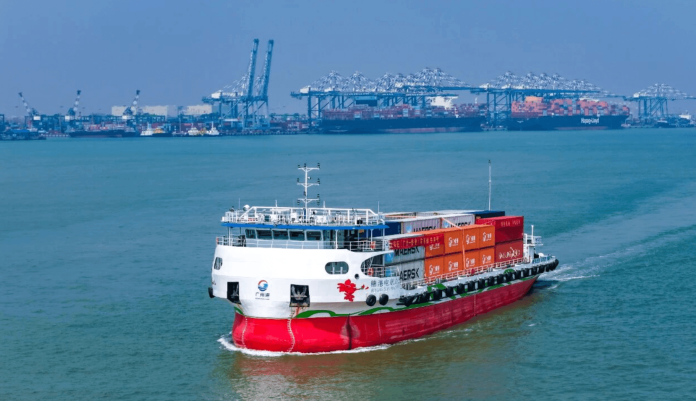 MasContainer's tweet photo. #Guangzhou inaugura ruta eléctrica de contenedores hacia #HongKong y apuesta por feeder cero emisiones https://t.co/Gd1rJWqHbx https://t.co/n6QLRv29vi