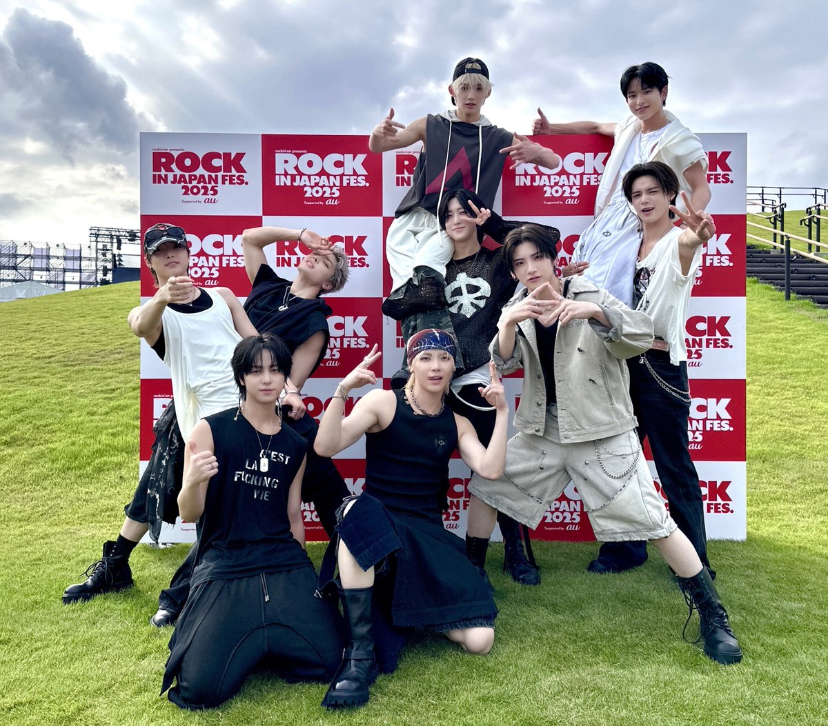 yuritolune0629's tweet photo. ロッキン最高だったな
めっちゃくちゃアドレナリンでたよ
きっとMAMAでも震えるパフォーマンスで魅せてくれるんだろうな
LUNÉ🌕️の誇り&amp;TEAM🐺は

10/20
私は #2026MAMAVOTE の Fan’s Choice Maleで #andTEAM に投票します https://t.co/TCbSXmtLVr