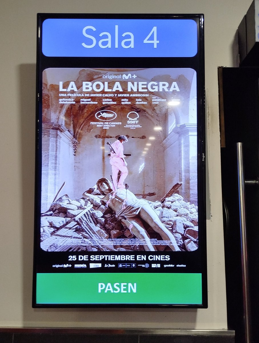 sbsrfl's tweet photo. GUESS WHO'S BAAACKK te amo fiesta del cine https://t.co/i52CEtgvxx