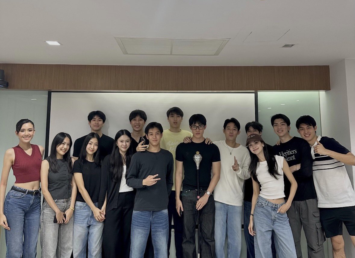 elfwithlm's tweet photo. Girl, why are you in the boys' group??
Okay, we know you're handsome, but please move over to the women's side. 😂😂 #lalinalena https://t.co/UMLSQhYjkS
