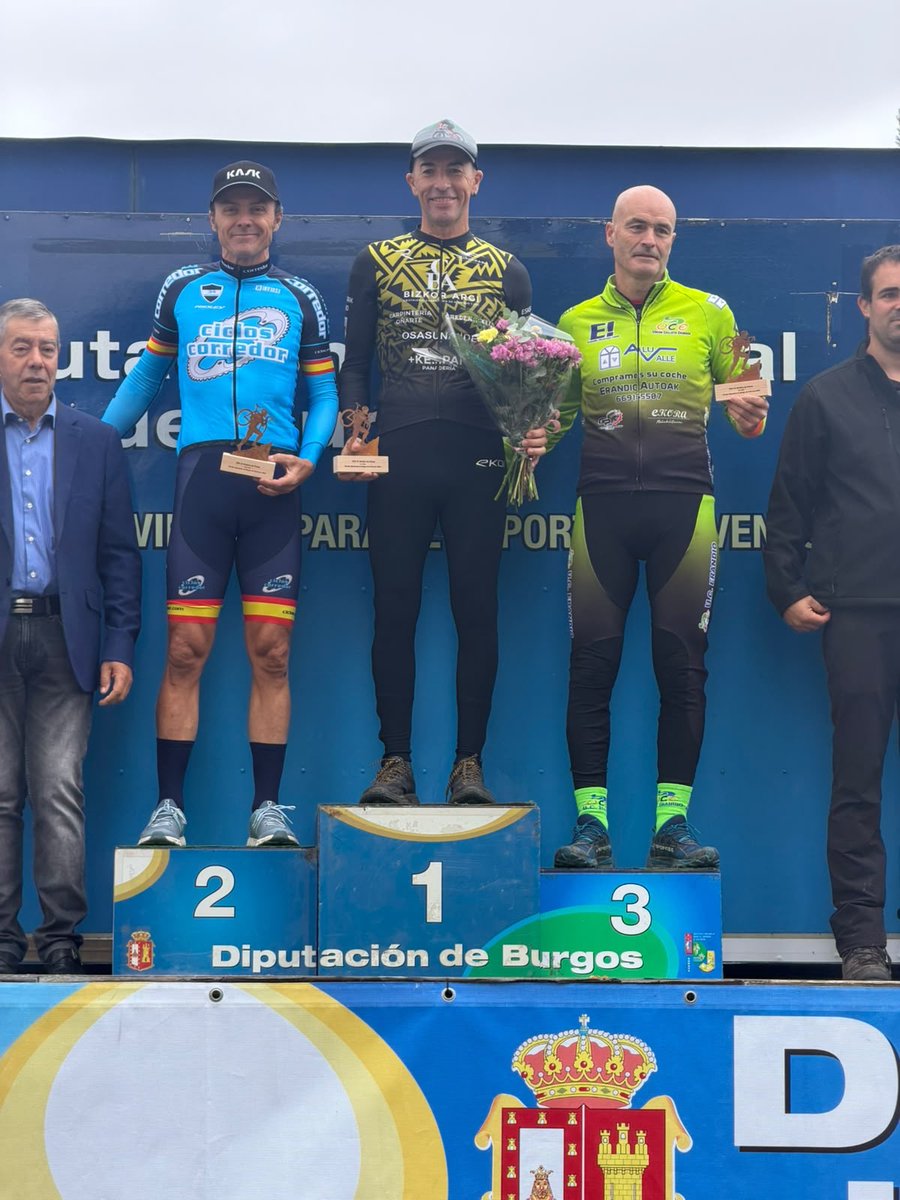 ciclos_corredor's tweet photo. FELISA ARES✅ Y JOSÉ LUIS REBOLLO✅ NO FALTARON A SU CITA CON EL CAJÓN🎖️ EN MEDINA DE POMAR🌍 Y VILLARCAYO🌍. Crónica✍🏻 y declaraciones🎤👉📎: https://t.co/Qe8XxtawIA
#cicloscorredor
#inverse
#ciclismo
#ciclocross
#mountainbike https://t.co/1QxDeJQTE6