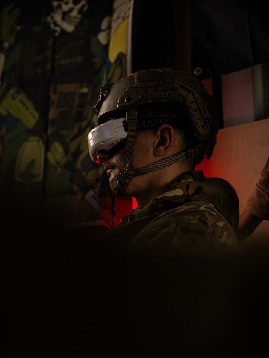 neros_tech's tweet photo. Neros Archer strike demonstration with the @BritishArmy.

The Army’s Chief of the General Staff, General Sir Roly Walker, attended the demo at the newly established Near Surface Warfare Wing, where British soldiers are getting hands-on experience operating FPV drones. https://t.co/yWY7ypeX2K