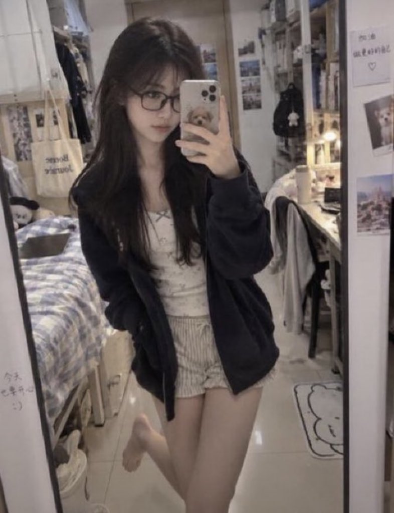 DeryaKaraa4's tweet photo. 在当一次宠粉博主叭

有人要锐评我的福吗

1：看福 🦋   2：看🐻

Luo照  实况！！,看了别说黑就行！！ https://t.co/PA95k3RgKH