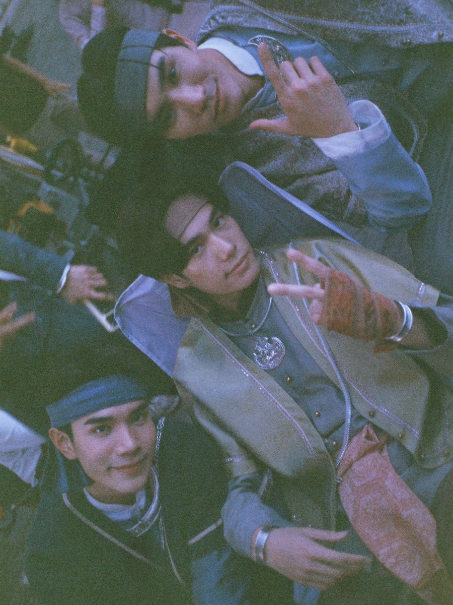 kokornki's tweet photo. รูปน้องภูวินและพี่ๆ จากกล้องฟิล์มพี่ฝนค้าบ📸🎞️
เจ้าฟ้าฮ่ามหน้าตาน่ารัก + น่าเอ็นดูมากๆง่ะะะ👶🏻🤏🏻

#ScarletHeartTH
#phuwintang https://t.co/G7YGebd5IC