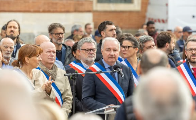 PartiRadical's tweet photo. 🇫🇷Les élus et militants du @PartiRadical étaient réunis dans les différentes communes de France répondant à l’appel de l’Association des maires de France.

Totale solidarité avec les élus, les commerçants, les habitants touchés par ces violences et pillages inacceptables. https://t.co/b1cV7IqMwf