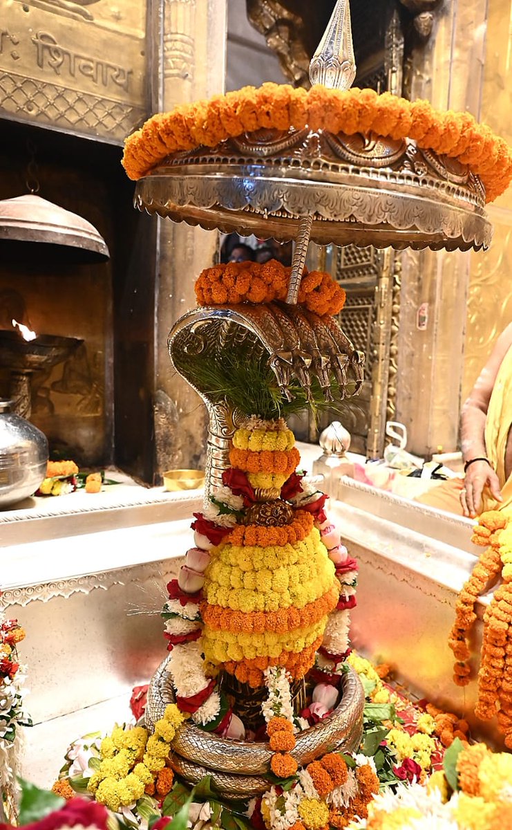 ShriVishwanath's tweet photo. श्री काशी विश्वनाथ जी की श्रृंगार आरती I https://t.co/MT3Rn5f2O3