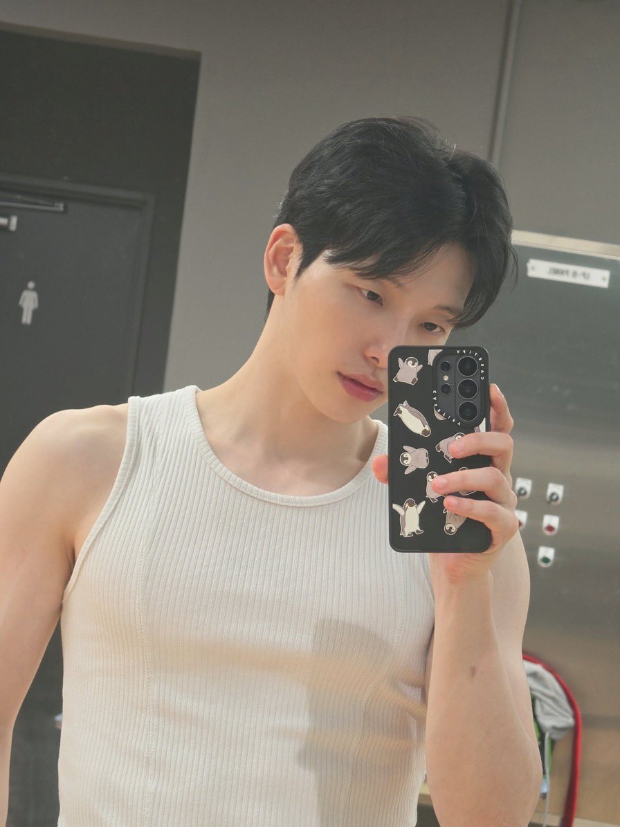 str4yez's tweet photo. ???????????!!!!!!!!!!! im not your strongest soldier https://t.co/5PcStOSuEY