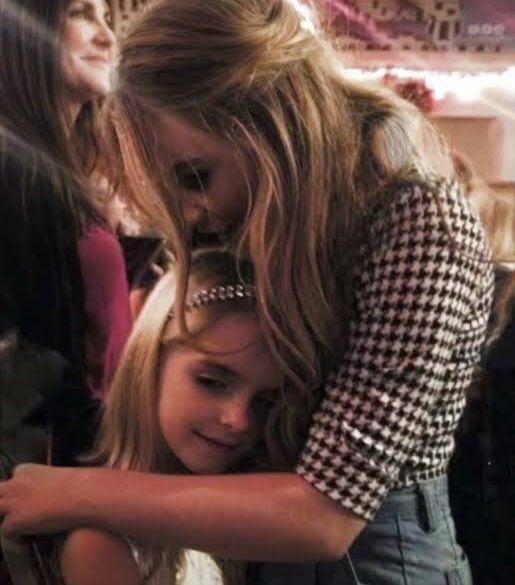 alliepls's tweet photo. she’s now tall enough to match her height https://t.co/ITEdS2cVXC