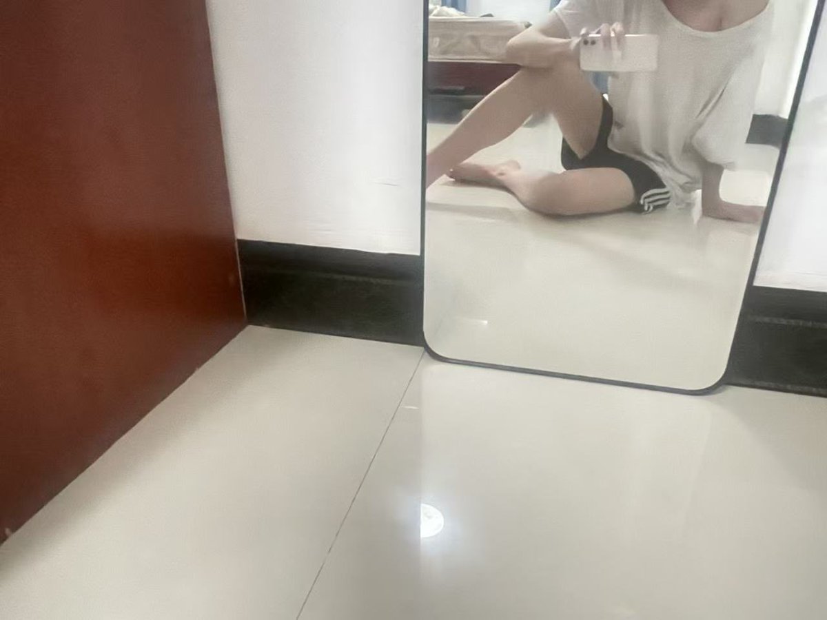 SBZ1550014's tweet photo. 写代码的是不是都和我一样瘦的像个竹杆，就是不知道前端算不算程序员？ #vue #程序员 https://t.co/GECxlaOu7m