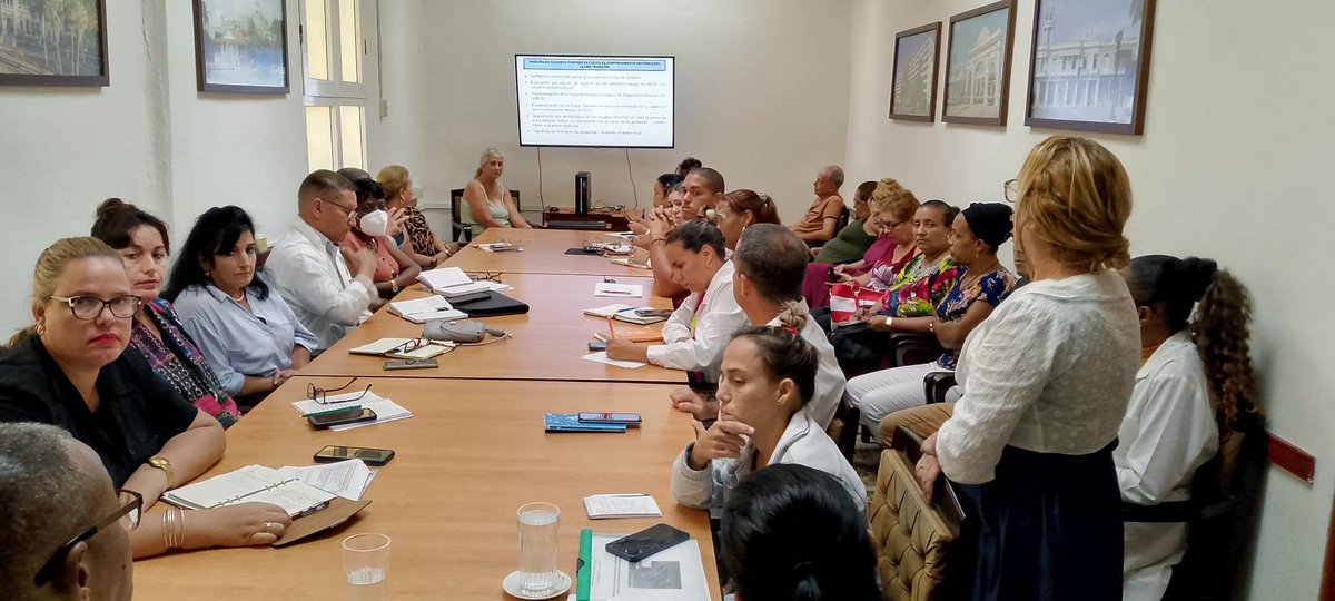 MINSAPCuba's tweet photo. 🏥Transformaciones que impulsan la Salud Pública en Cienfuegos
 
El Dr. Carlos Alberto Martínez Blanco, Director Nacional de Inspección del MINSAP, encabezó un encuentro para evaluar la implementación de las transformaciones económicas y sociales en el sector.
#CubaPorLaVida https://t.co/su53FnZd72