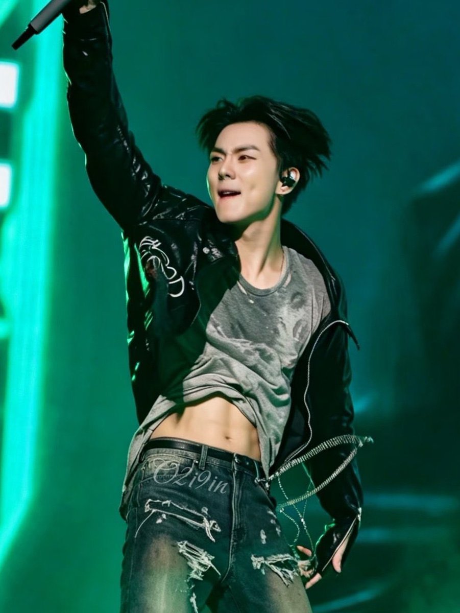 ksnokin's tweet photo. WE GOT JUNGWON ABS AGAIN??! WE ARE BLESSED https://t.co/2K9Av9y3AZ