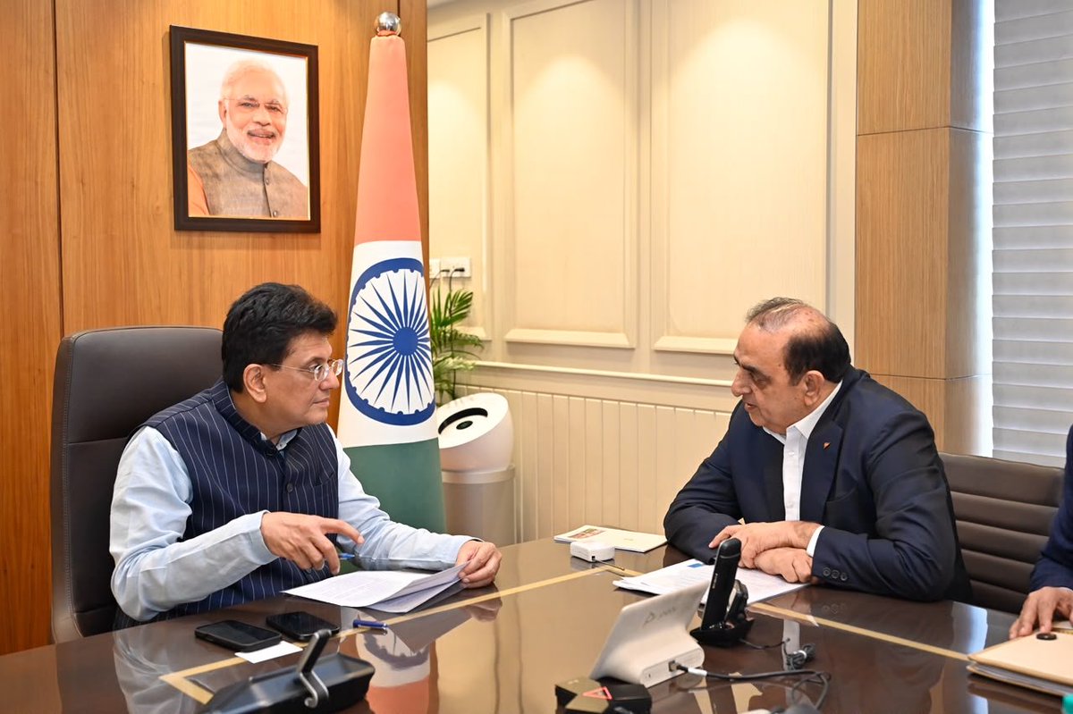 PiyushGoyalOffc's tweet photo. Minister @PiyushGoyal met with Mr. Kanwal Jeet Jawa, CEO & MD of Daikin India, and discussed their growth and investment plans.

Also explored boosting 'Make in India' through deeper component localisation and leveraging their R&D capabilities for global markets. 

Minister encouraged them to expand their manufacturing footprint, driving innovation and exports to realise the vision of building a Viksit Bharat by 2047.