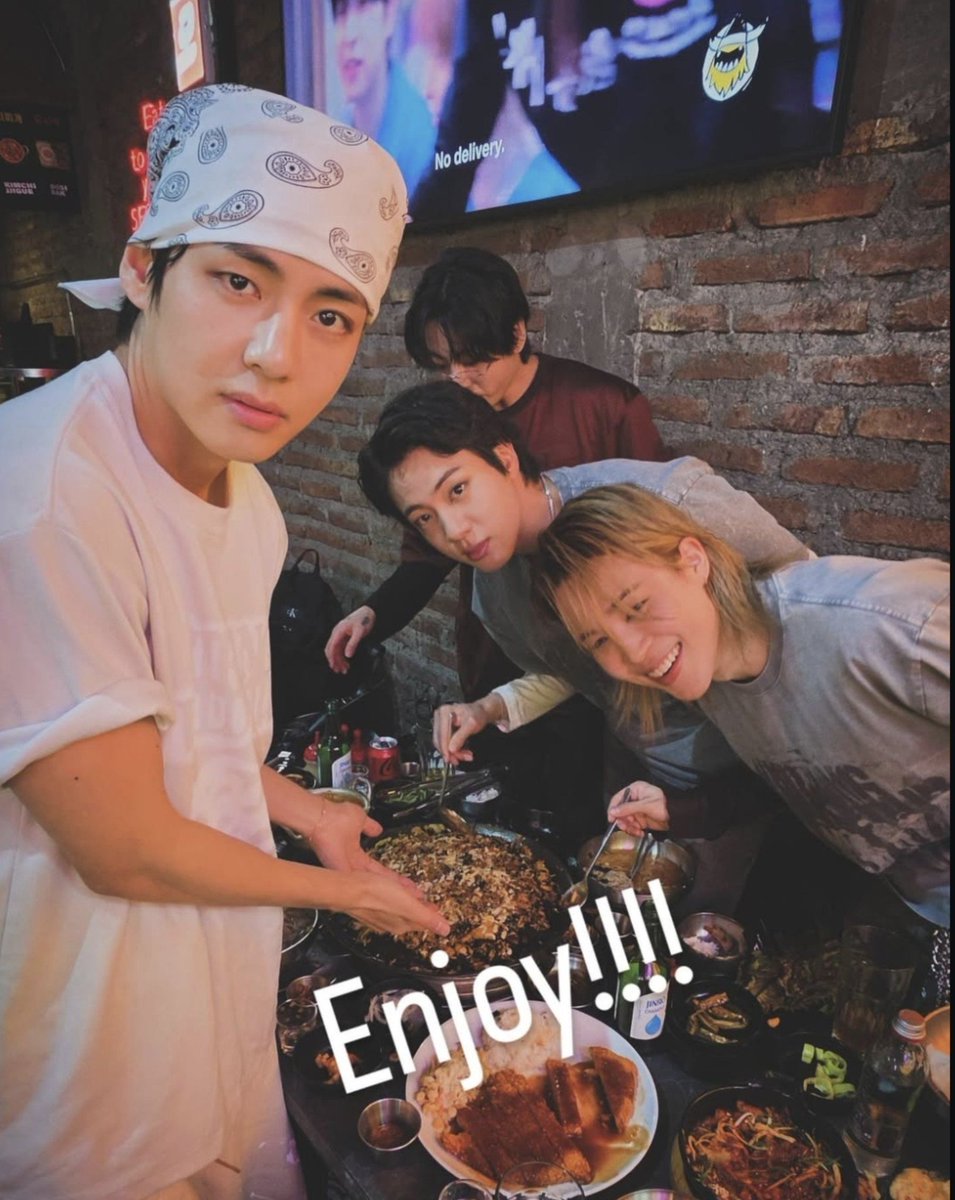 yoonglsssss's tweet photo. The makane line of BTS 😭😭 https://t.co/3fBcIDyA0Q